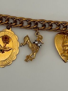 Share VINTAGE SARAH COVENTRY CHAIN LINK CHARM BRACELET 6 1/2"